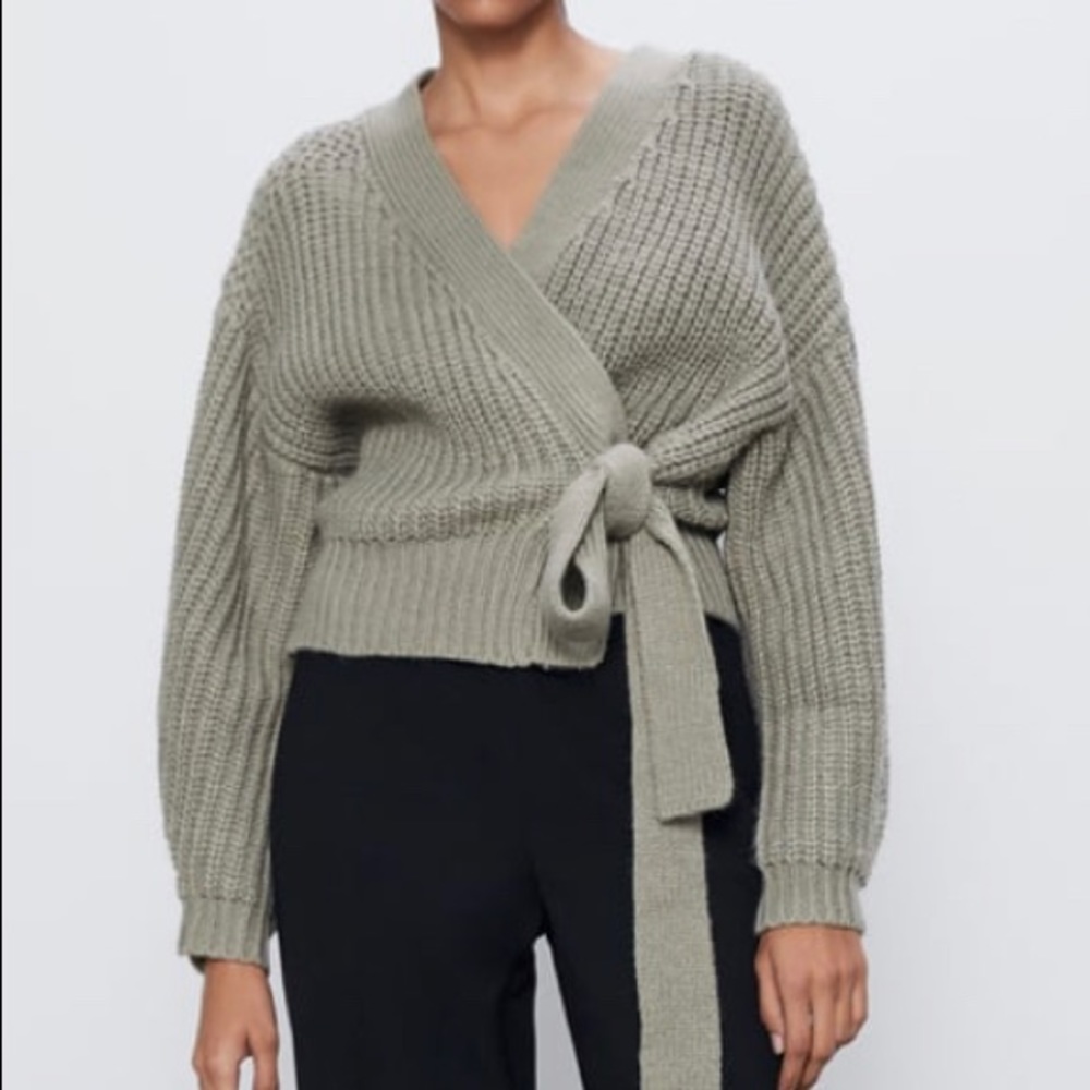 Cropped cardigan with belt
